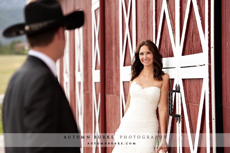 crooked willow farms colorado wedding cowboy hat barn bride groom