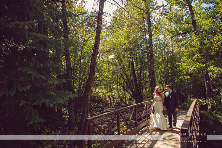 beaver creek beanos cabin colorado wedding bride and groom first look bridge