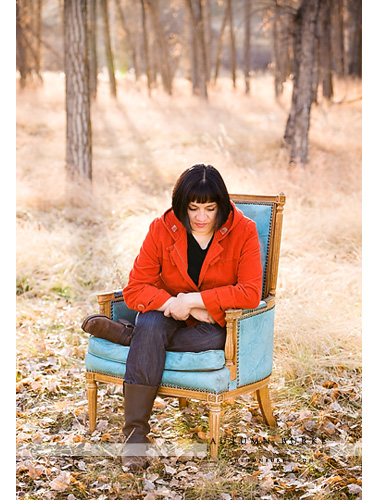 lifestyle portrait photographer blue vintage chair