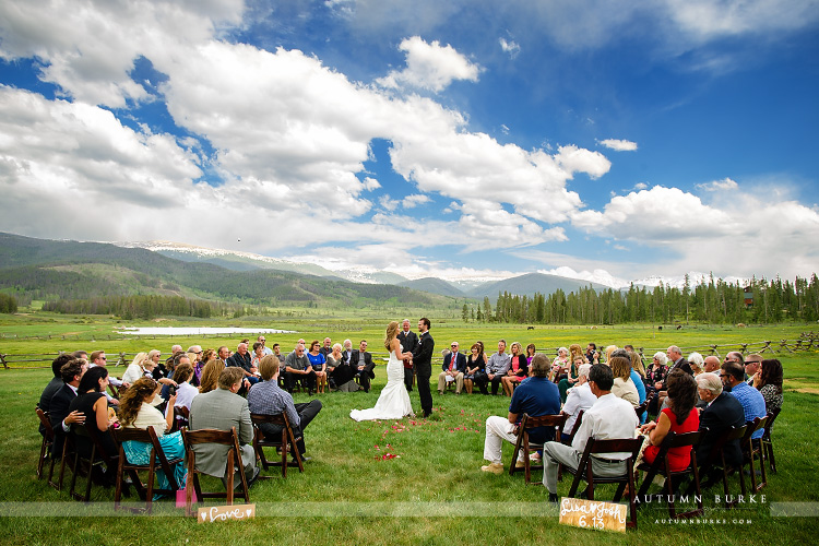 devils thumb ranch colorado outdoor wedding ceremony in the round