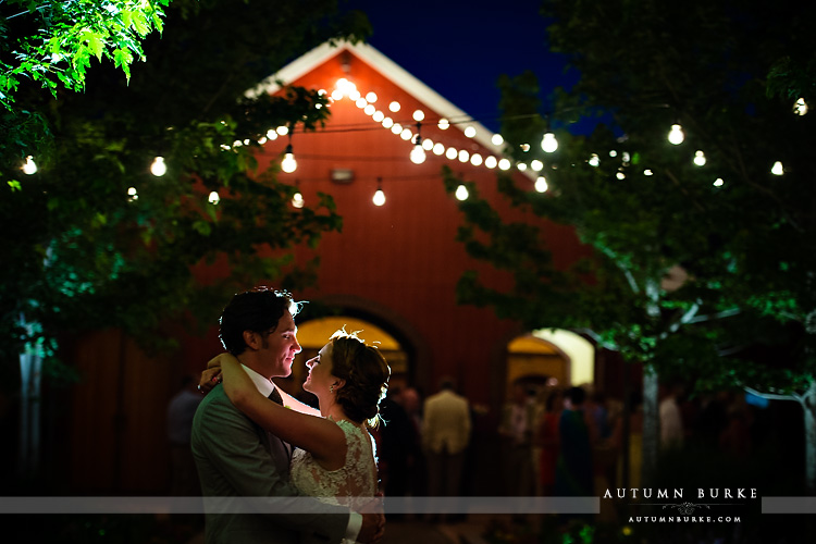 larkpsur colorado crooked willow farm wedding bride and groom courtyard at night 