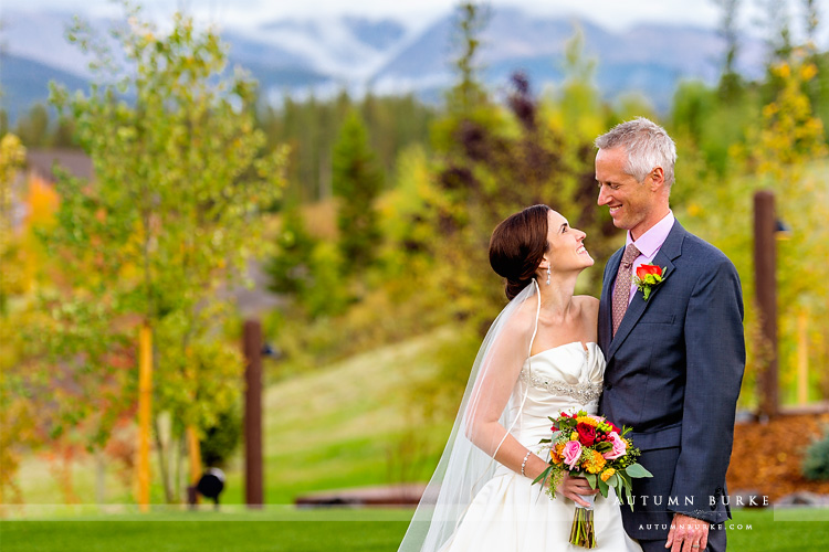 bride and groom devils thumb ranch fall colors outdoor ceremony rain