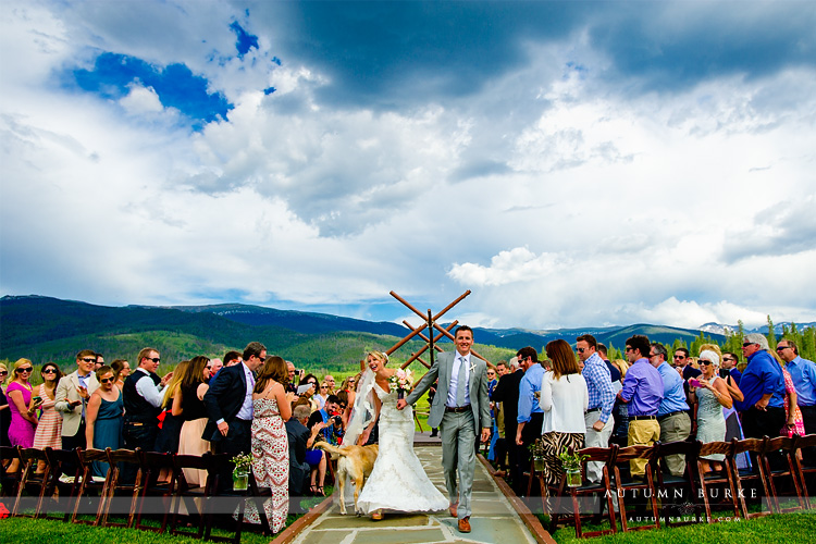 devils thumb ranch colorado mountain wedding ceremony just married bride and groom aisle