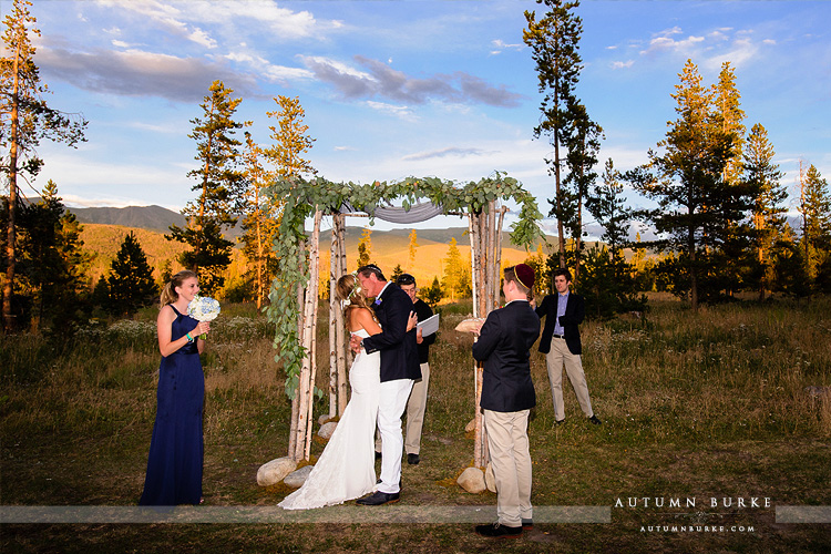 wild horse inn winter park colorado mountain jewish wedding chuppah ceremony the kiss